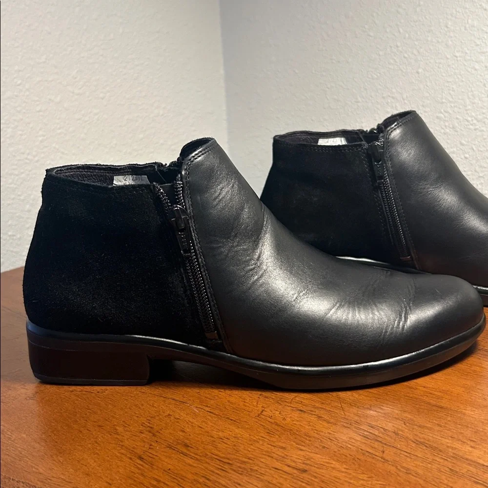 Women’s Naot Helm black leather/suede ankle booties size 41EU/10US - Picture 5 of 9